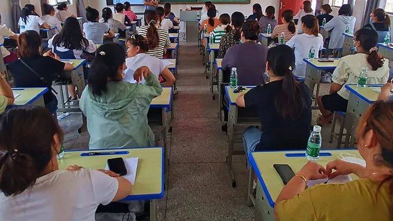 为提高培训效果，中小企业可以尝试以下创新培训模式：
