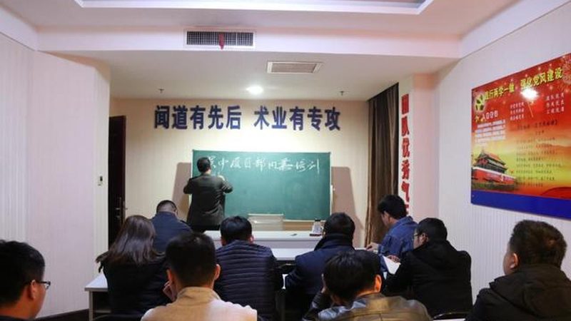 叉车培训主要包括以下几个方面：